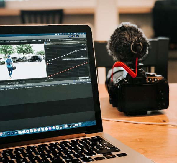 Quels sont les meilleurs logiciels de montage pour les cinéastes débutants ?